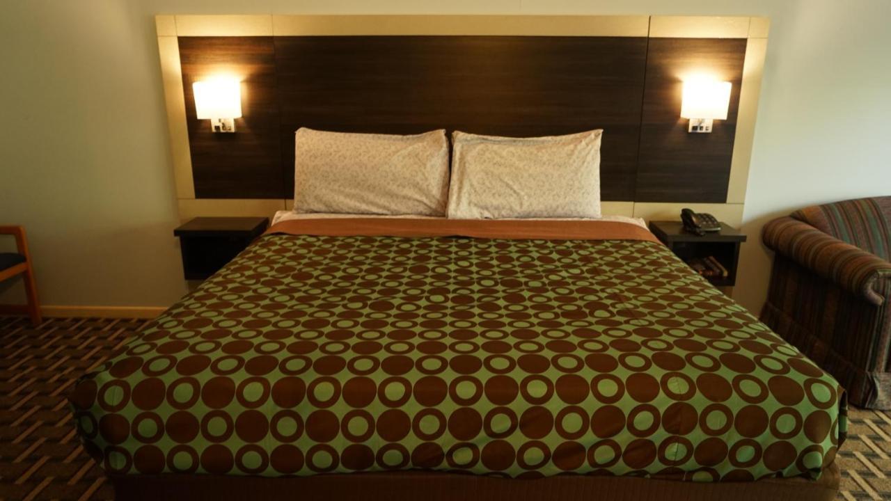 Budget Host Inn Fridley Bagian luar foto