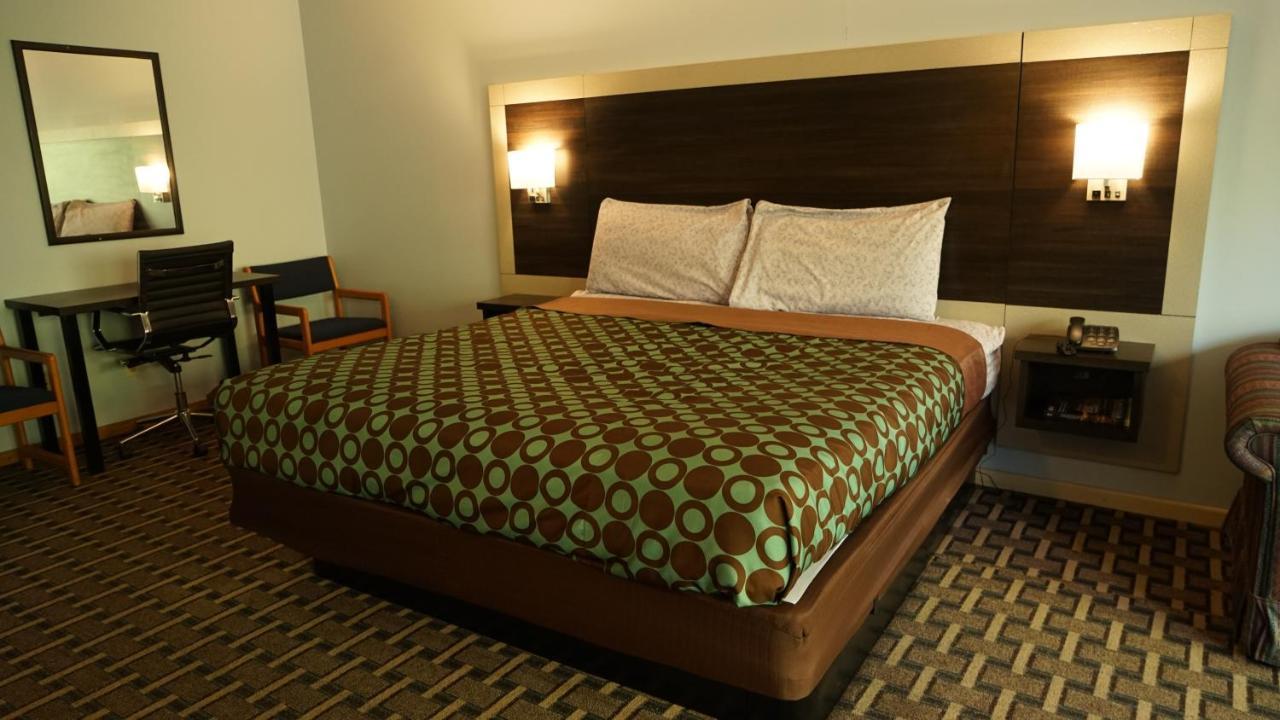 Budget Host Inn Fridley Bagian luar foto