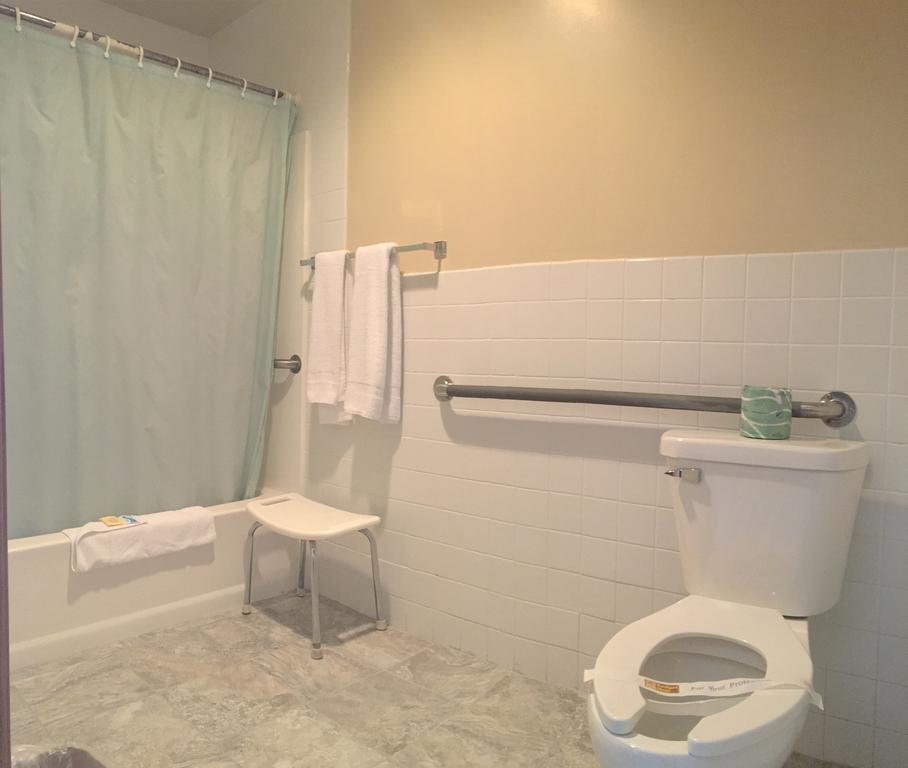 Budget Host Inn Fridley Bagian luar foto
