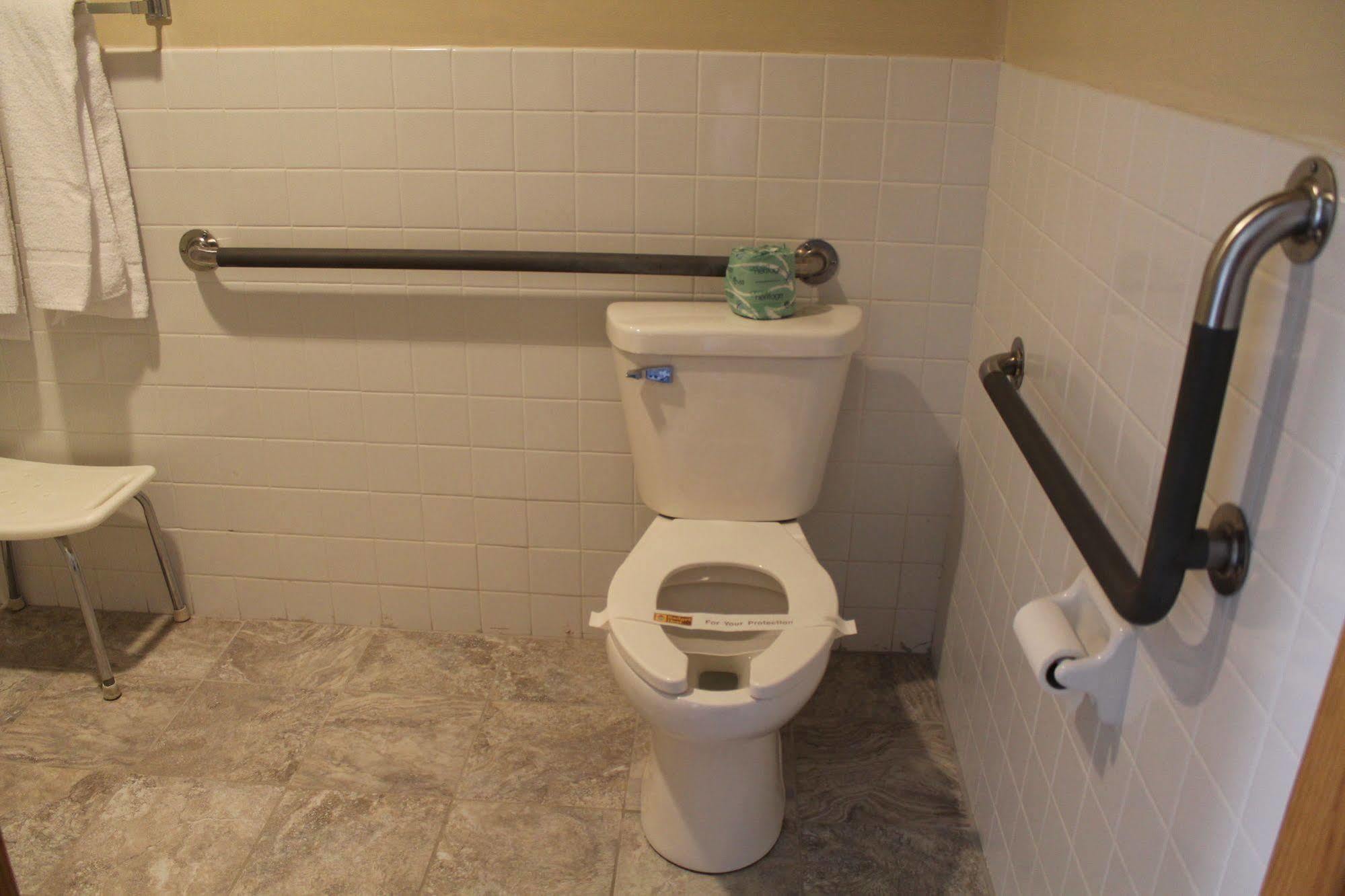 Budget Host Inn Fridley Bagian luar foto