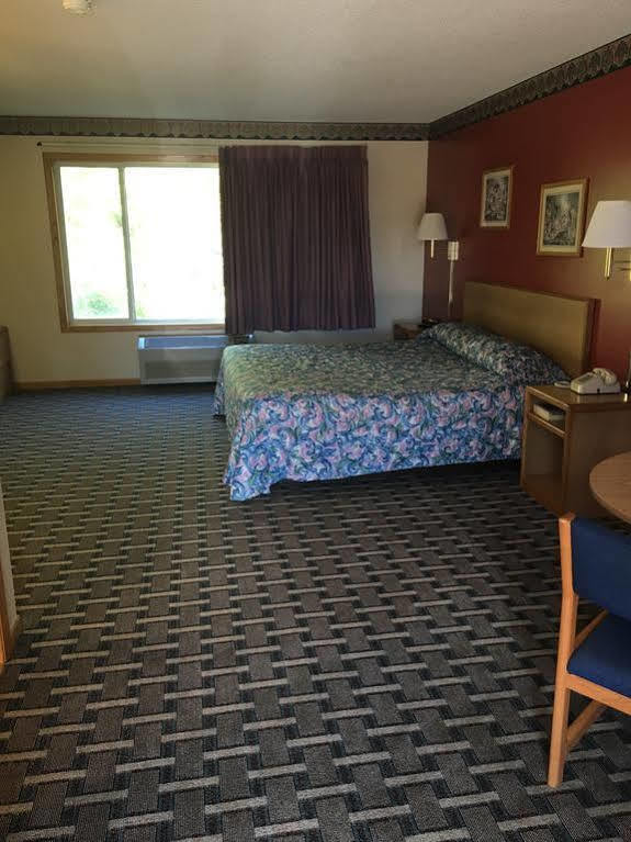 Budget Host Inn Fridley Bagian luar foto