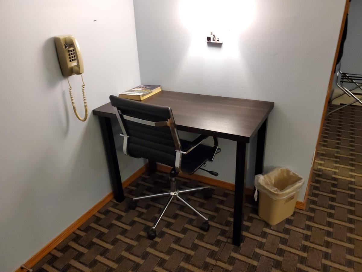 Budget Host Inn Fridley Bagian luar foto