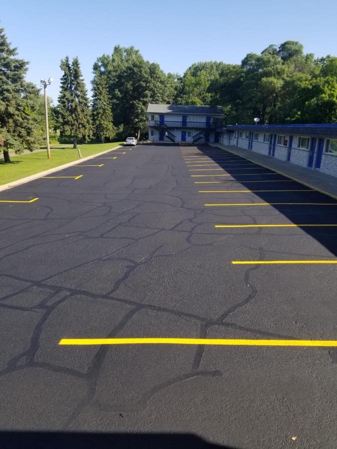 Budget Host Inn Fridley Bagian luar foto