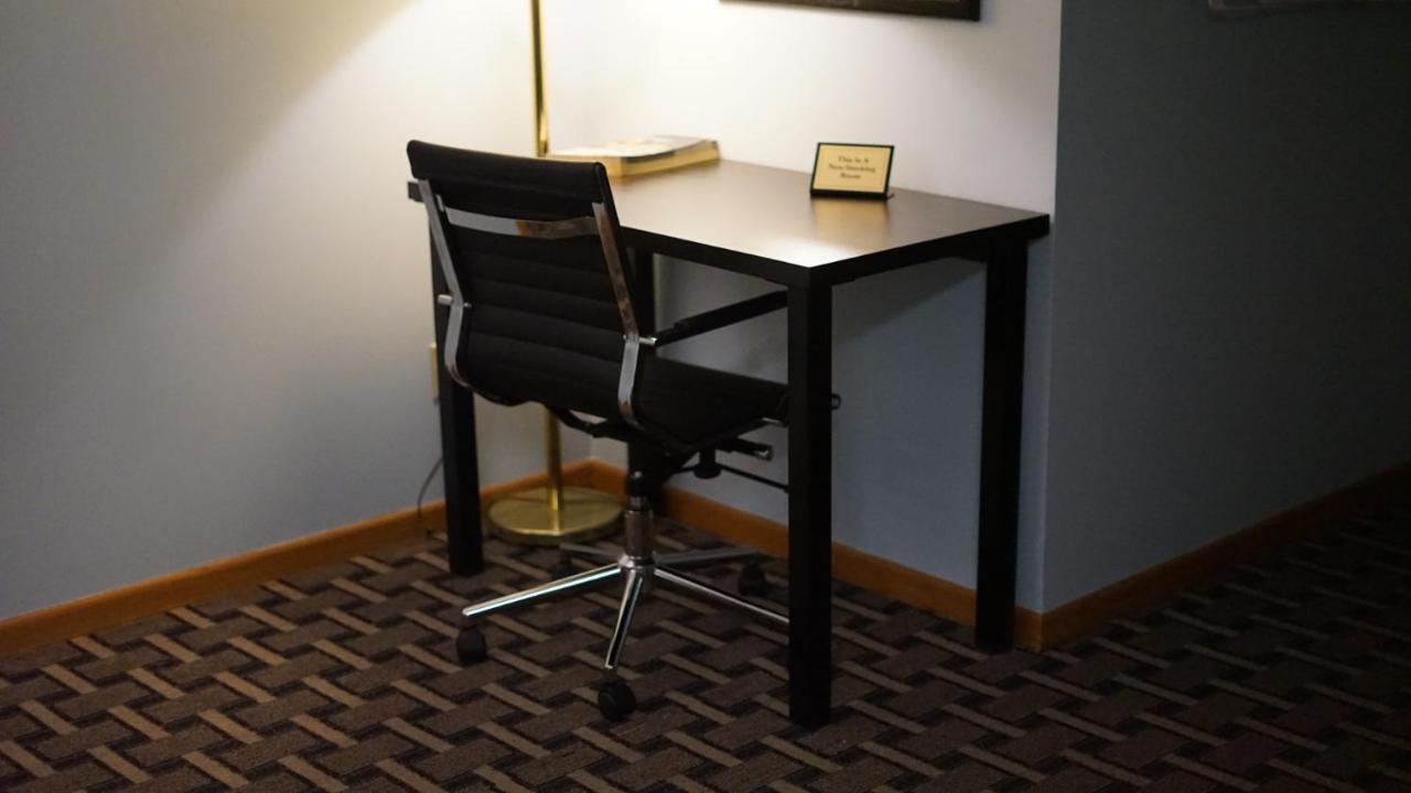 Budget Host Inn Fridley Bagian luar foto